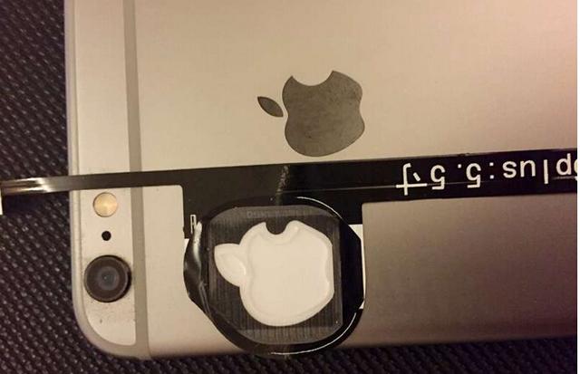 Make the Apple Logo on Your iPhone Light Up Like Macbook